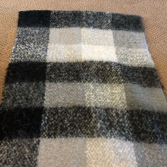 Renee’s NYC Checkered Fringed Pashmina Shawl Wrap - Picture 5 of 5